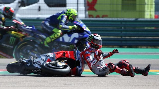 Jorge Lorenzo crash di tikungan pertama MotoGP Aragon