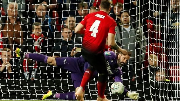 Manchester United kembali gagal dalam drama adu penalti saat menghadapi Derby County.